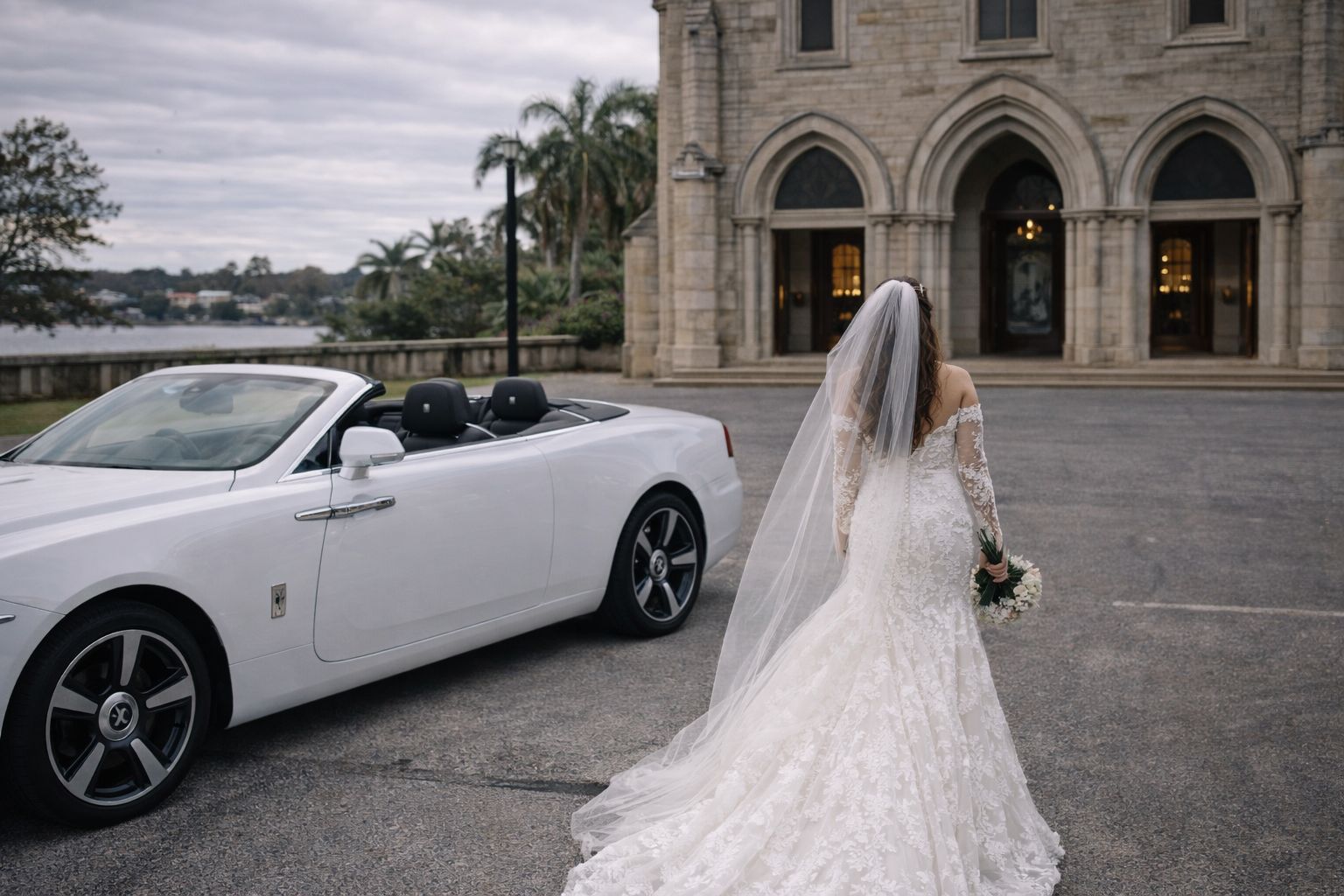 Bride arriving wedding car Sydney
